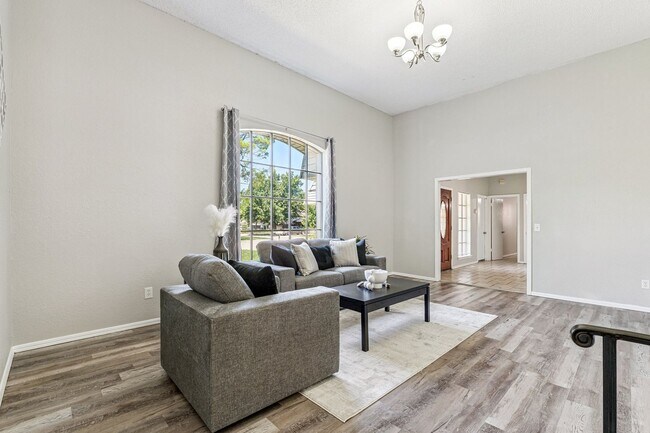 Building Photo - 4 bed, 3 bath home in OKC, OK