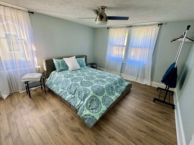 Building Photo - 14386 Calvert St