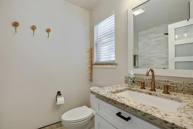 Building Photo - 1602 Thornridge Rd
