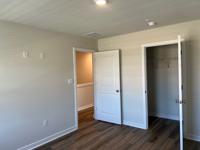 Building Photo - 7405 Calm Retreat Blvd