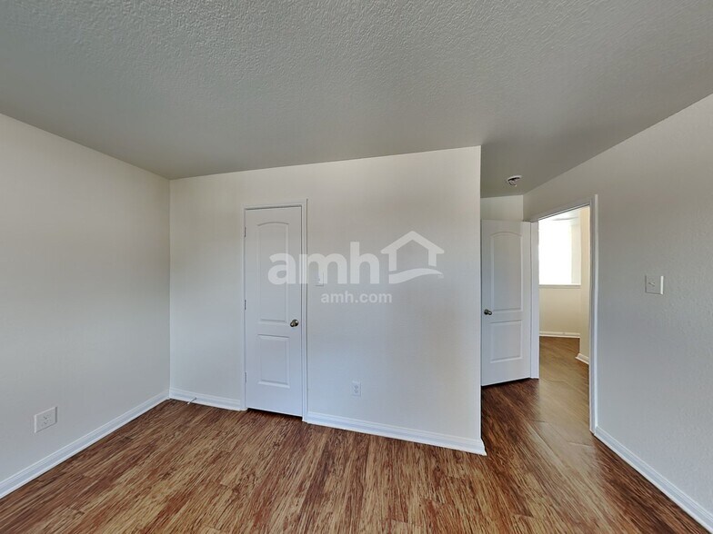 Building Photo - 1220 Arizona Dr