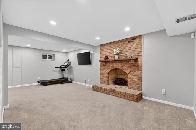 Building Photo - 11922 Holly Spring Dr