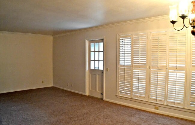 Building Photo - 165 W Rampart Dr