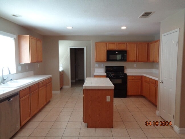 Building Photo - Large West Lancaster 2 Story Built in 2004 with 3638 sq. ft.