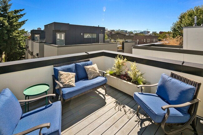 Building Photo - 516 Broadway E