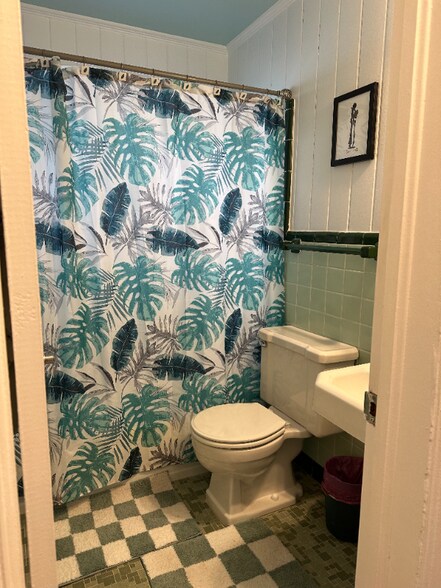 Building Photo - 313 73rd Ave N