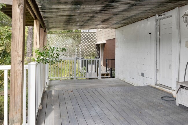 Building Photo - Recently Updated 3 Bedroom House In Mt. Wa...