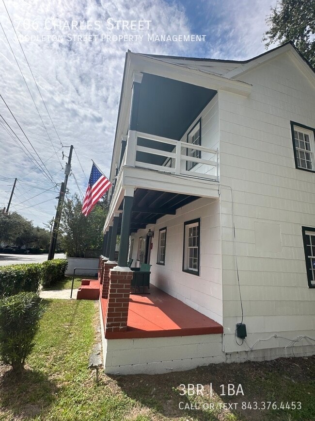 Building Photo - 706 Charles St