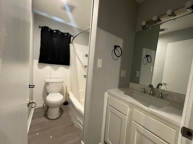 Building Photo - 3 Bed 1 Bath House for rent in Bowling Green, MO