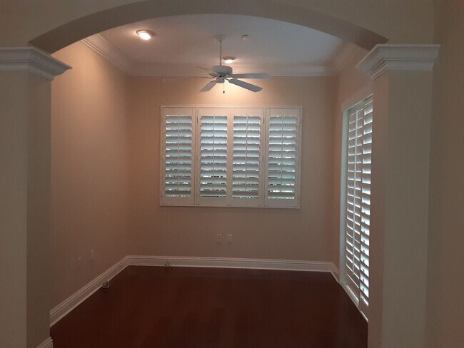 Building Photo - Annual unfurnished 3/2 SFH with pool in The Oaks!