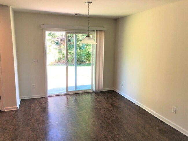 Building Photo - 82 Roseberry Cir