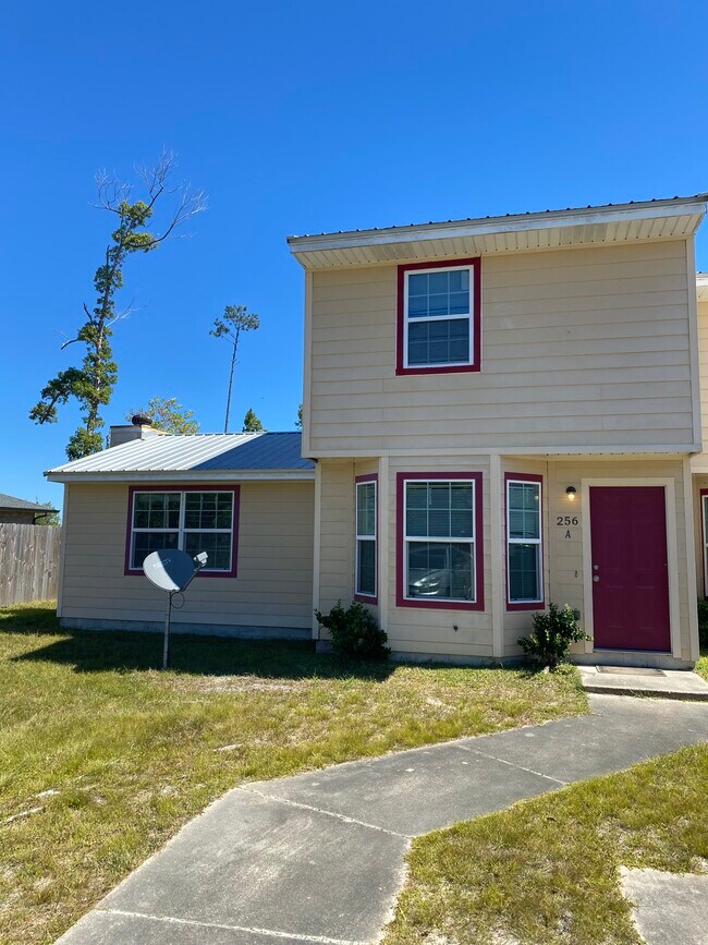 Building Photo - 256 N Berthe Ave