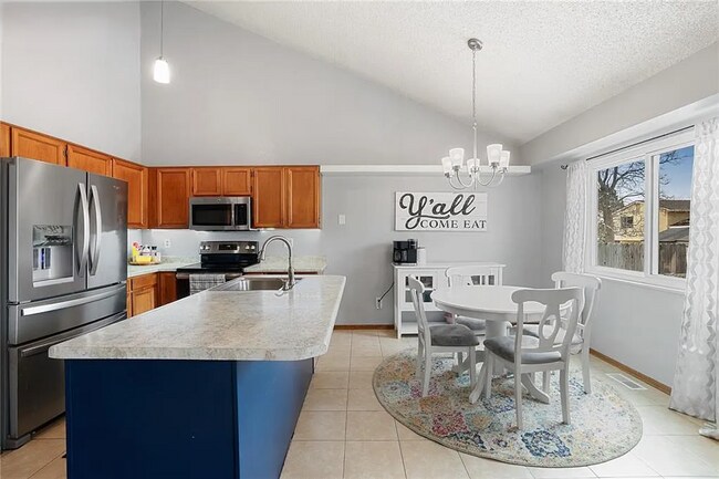 Building Photo - 4 Bedroom House for RENT