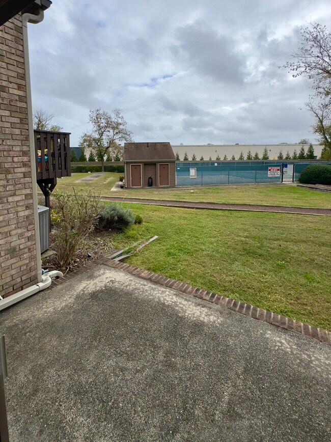 Building Photo - 2 Belmont