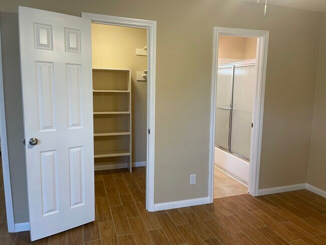 Building Photo - 5550 N Braeswood Blvd