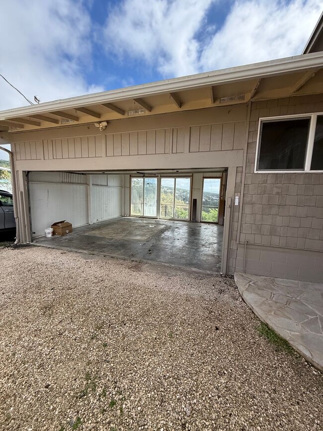Building Photo - Luxury Hillside Home with Panoramic Kahala Beach Views – $8,000/month