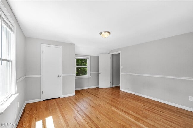 Building Photo - 1130 Haselton Rd