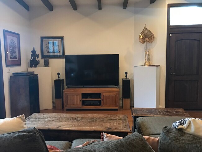 Building Photo - 332 21st St