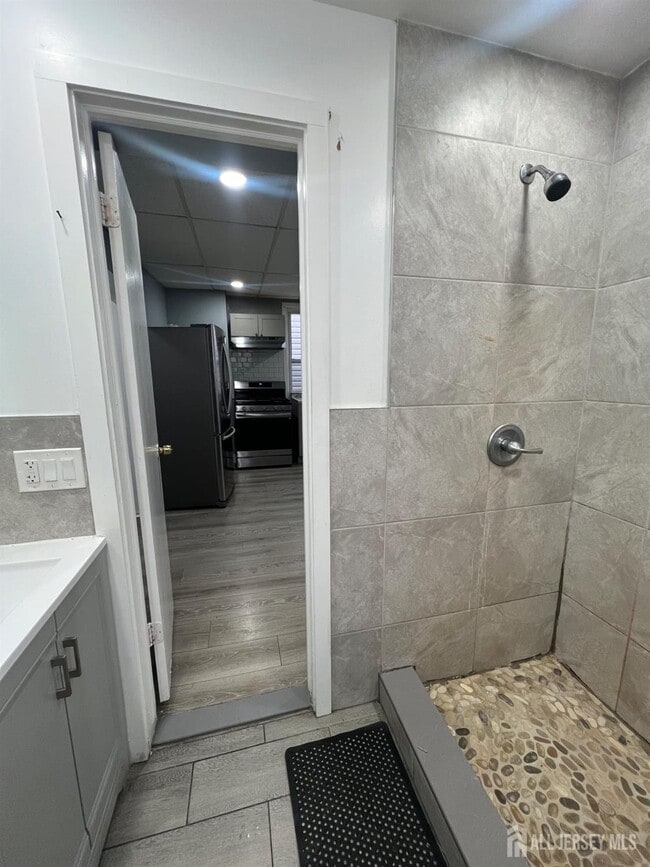 Building Photo - 387 Market St