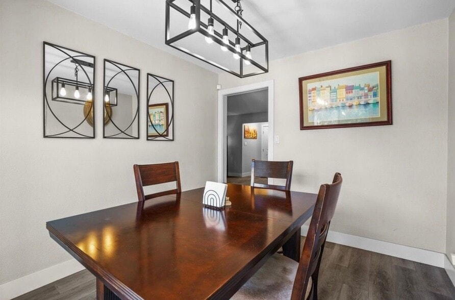 Building Photo - 80 Loma Vista Way