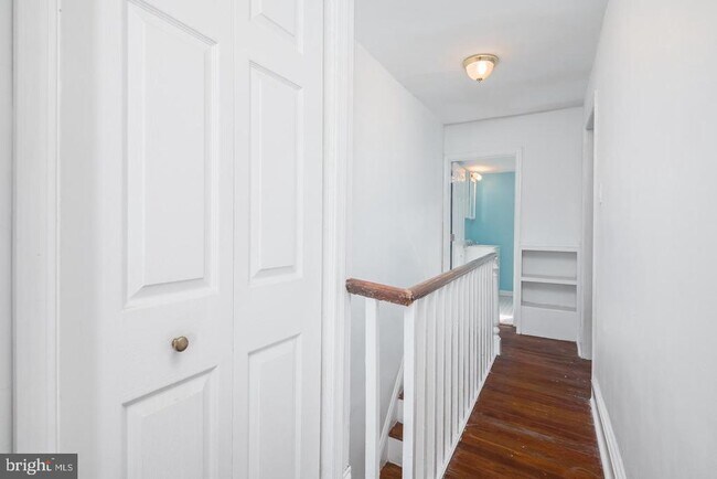 Building Photo - 2214 Latona St