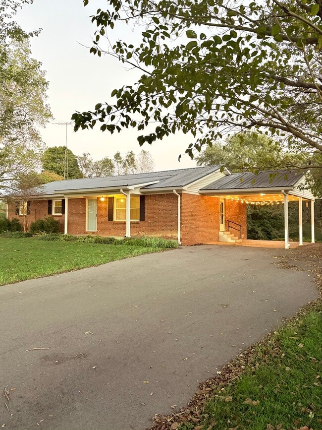 Building Photo - 660 Plano Richpond Rd