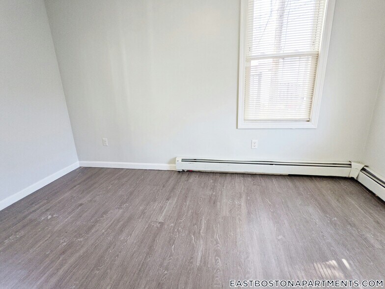 Building Photo - 329 Paris St