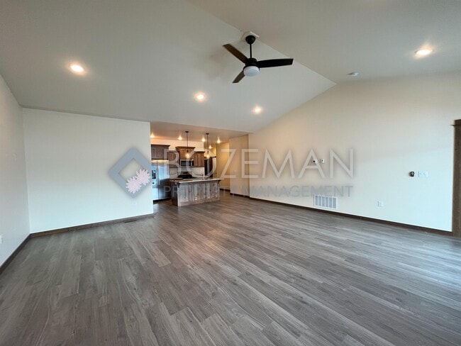 Building Photo - 2605 Meriwether Dr S