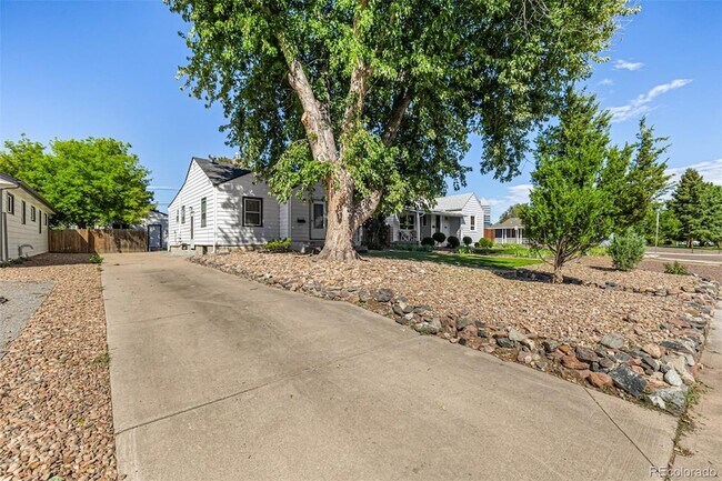 Building Photo - 1409 S Clermont St