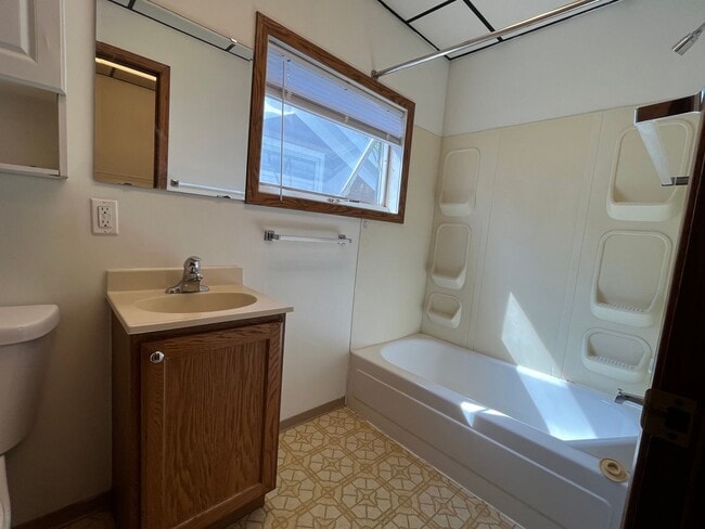 Building Photo - 2866 Wicklow St