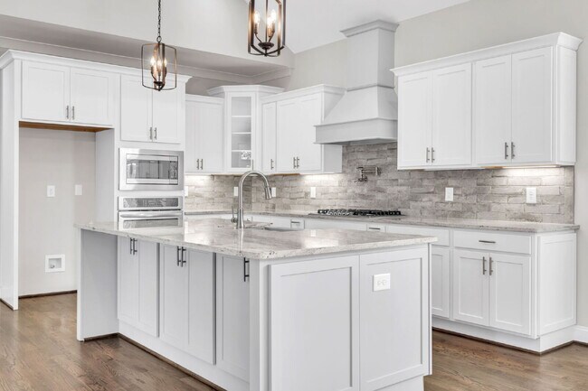 Building Photo - 7 Nakkol Dr