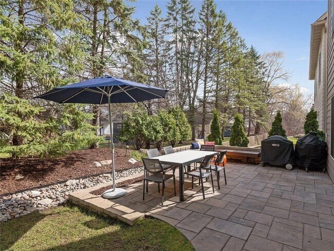 Building Photo - 6484 Ivy Way