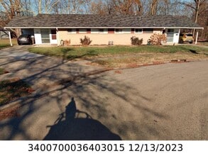 Building Photo - 1681 Brentwood Dr