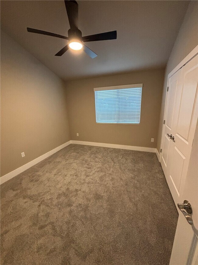 Building Photo - 470 Azurite Rd