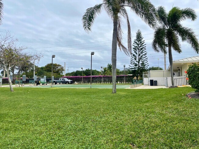 Building Photo - 3301 Loren Rd