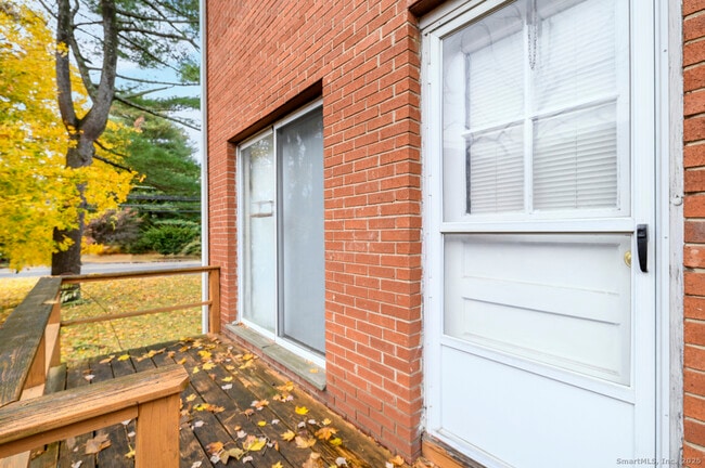 Building Photo - 922 Shippan Ave