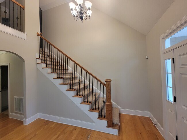Building Photo - 627 Burgamy Pass
