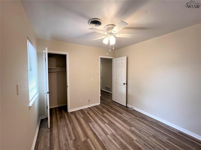 Building Photo - 4717 N Shore Dr