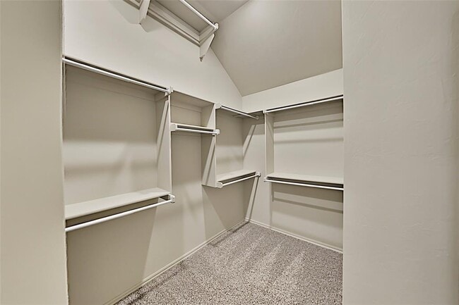 Building Photo - 16008 Iron Ridge Rd