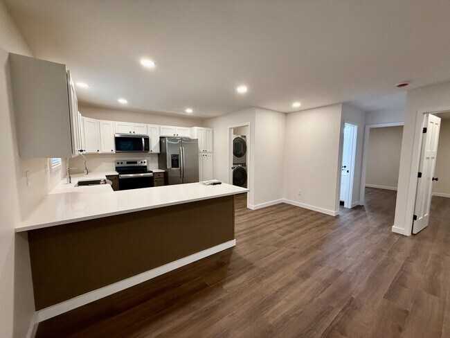 Building Photo - 137 Luke Martin Ln