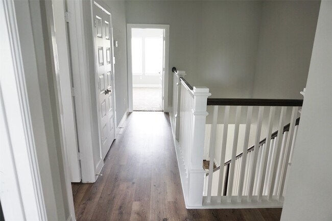 Building Photo - 5036 Van Fleet St