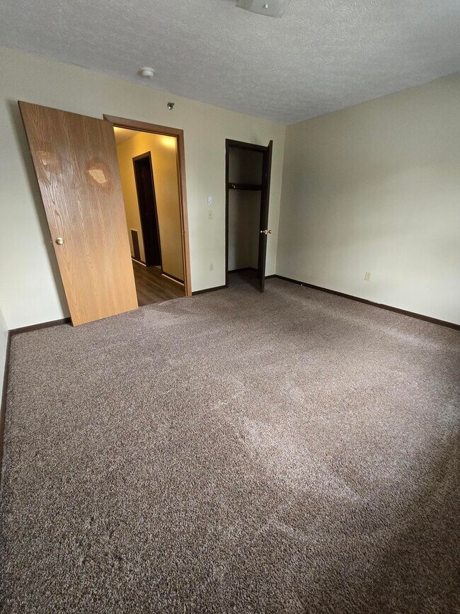 Building Photo - 20 Paul St