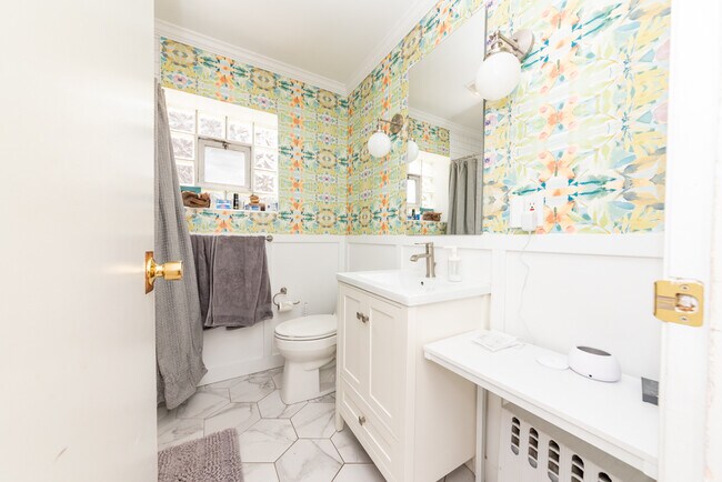 Building Photo - 426 S Elmwood Ave