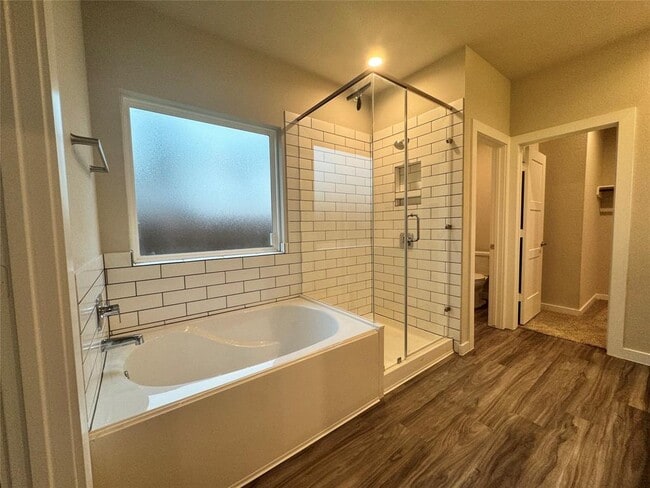 Building Photo - 14273 Lake Lodge Dr