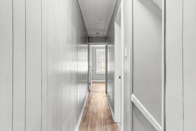 Building Photo - Fully Renovated Single Family House