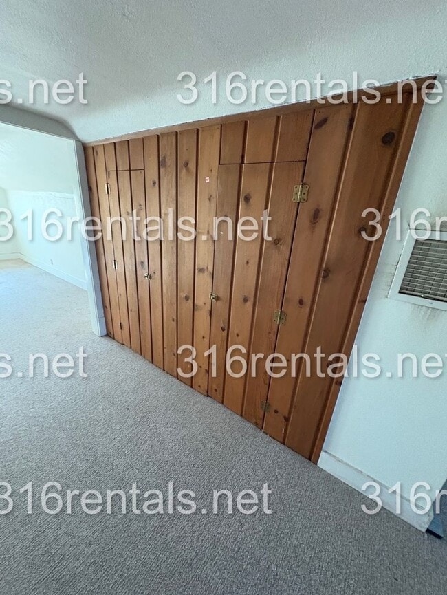 Building Photo - $995 - 3 bed 1 bath - Single Family Home