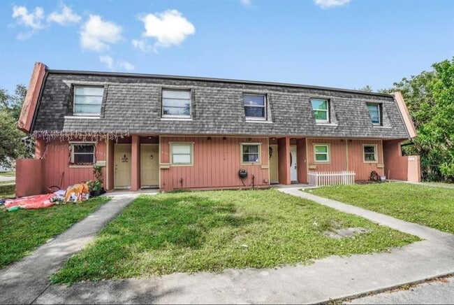 Building Photo - 6111 SW 42nd Ct