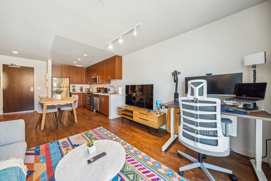 Building Photo - 2000 Post St