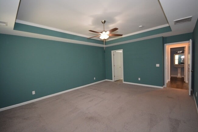 Building Photo - "Luxurious 5-Bed in, Pooler!"