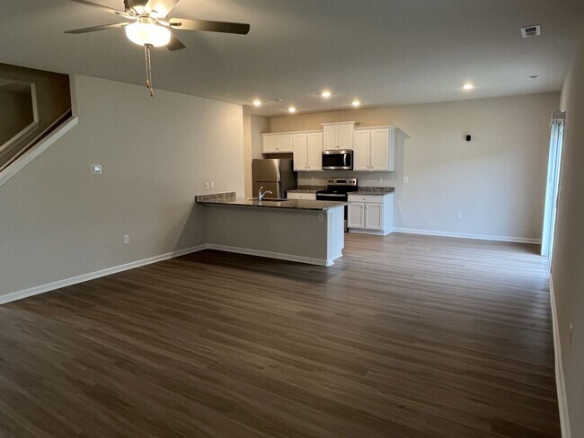 Building Photo - Newer 3 Bed House in East Charlotte